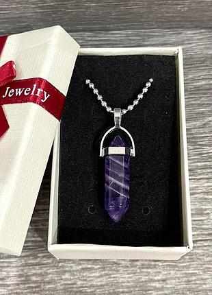 Кулон с натуральным камнем аметист - кристалл шестигранник на цепочке в подарочной коробочке