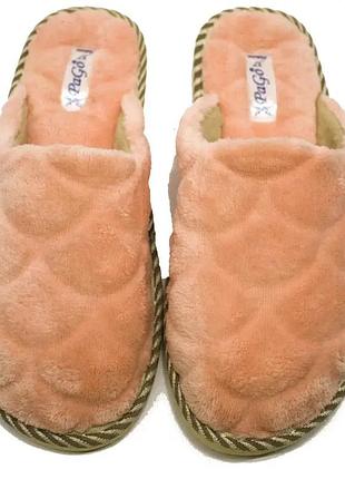 Кімнатні тапочки жіночі утеплені закриті зимові капці для дому бежеві 41