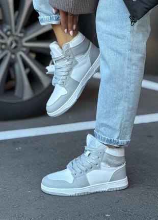 Женские зимние кроссовки