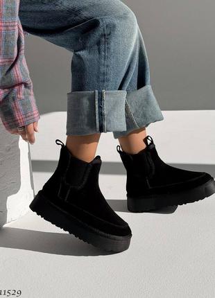Уггі жіночі у стилі челсі на потовщеній підошві з натуральної замші чорного кольору