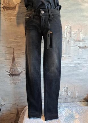 Новые чорные джинсы levi's skinny 26 розмера(xs)