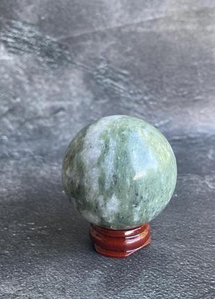 Куля сфера натуральний жадеїт куля шар з каменю жадеїт сфера з жадеїту 52 мм