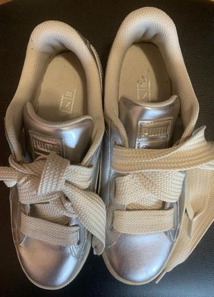 Серебряные кроссовки puma basket heart metallic