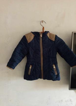Куртка с капюшоном демисезонная  на девочку размер 86-98
