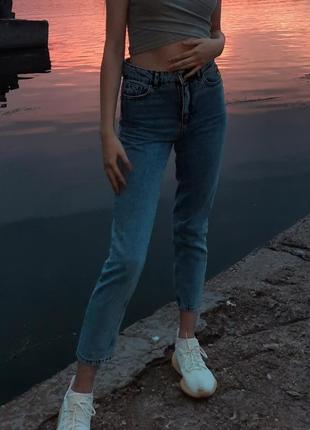 Жіночі джинси мом