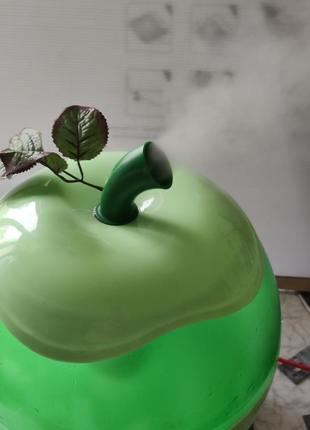 Зволожувач повітря (зелене яблуко) б/у. в ідеальному стані.4.5 літра — 35 кв. м.6 фото