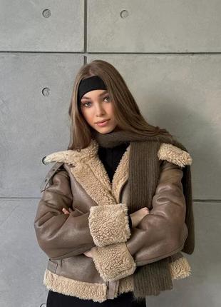 Укорочена тепла дублянка коричнева на хутрі без капюшона на блискавці
