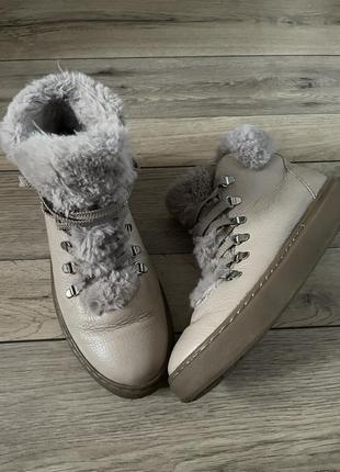 Фирменные, кожаные ботинки