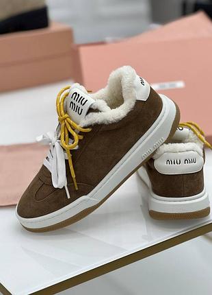Кроссовки под miu miu замшевые зимние с мехом — цена 7510 грн в