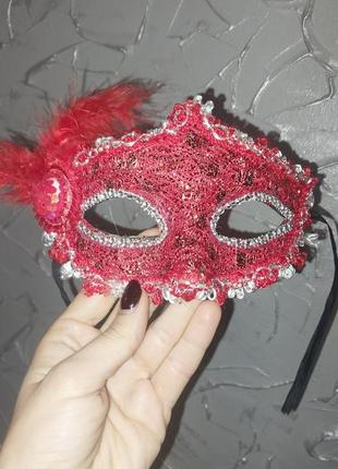Красивая карнавальная маска