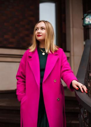 Яскраве рожеве пальто від olenka myzak
