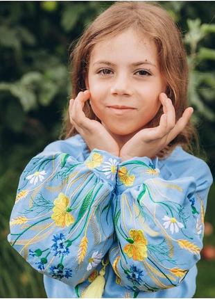 Вишиванка для дівчинки, блакитна "польові квіти"  8896