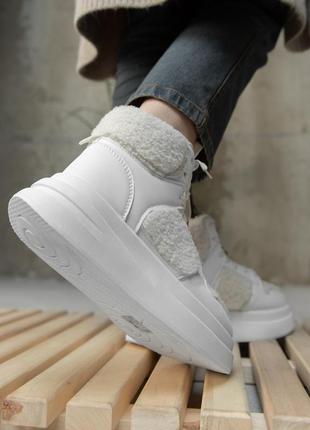 Жіночі черевики white