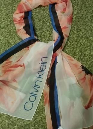 Calvin klein легким шарфом