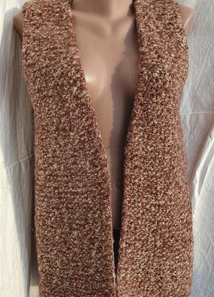Жилетка теплая вязаная коричневая без застежек длинная жилетка