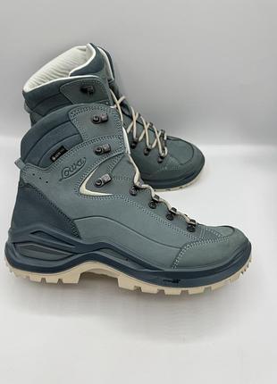 Оригинальные ботинки от бренда lowa кожаные на системе gore tex размер 40