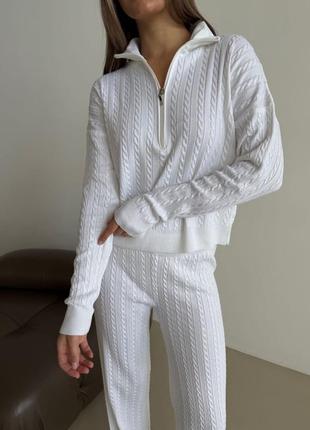 Костюм вязаный