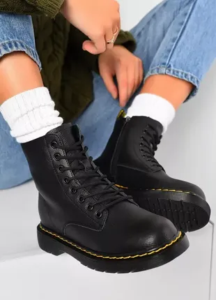 Ботинки женские демисезонные черного цвета