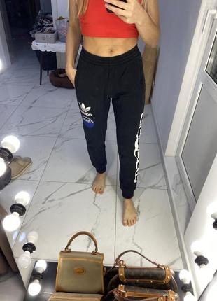 Спортивные штаны adidas
