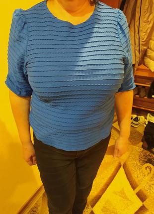 Продам голубую кофточку большого размера на женщину