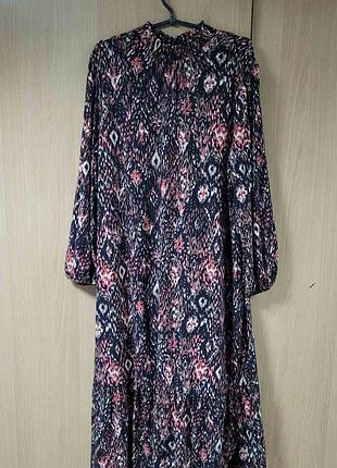 Длинное трикотажные платье.