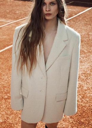 Блейзер женский молочный искусственный мехzara. new