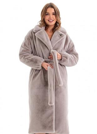 Шуба женская длинная утепленная, элегантная, дизайнерская, с поясом, с украшением брошь, капучино