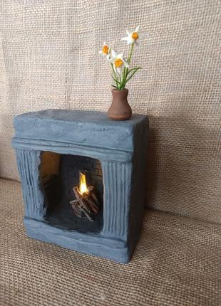 Камін . нічник.  лампа