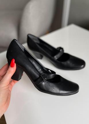 Чорні туфлі мері джейн