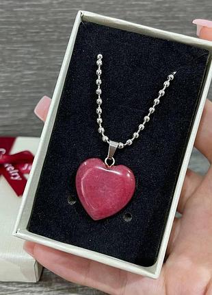 Кулон с натуральным камнем турмалин в форме сердечка на цепочке в подарочной коробочке
