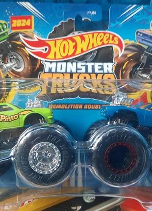 Hot wheels monster trucks 1:64 poison pinto vs rodger dodger hwn70 хот-вілс монстер трак роджер доджер
