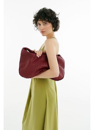 Червона жіноча сумочка margo bag red наплічна містка міська універсальна міська універсальна велика сумка