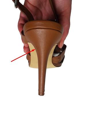 Босоніжки шкіряні на підборах шпильки