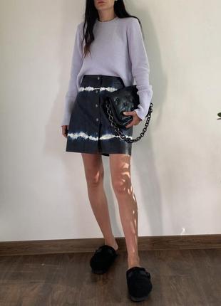 Кожаная юбка в яркий принт на кнопках фирмы zara
