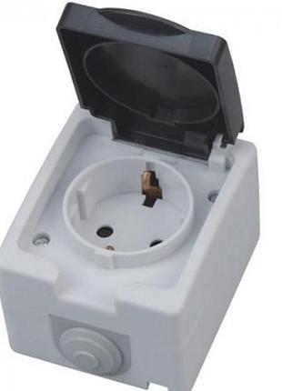 Розетка накладна 1-на з заземленням з кришкою "atom"