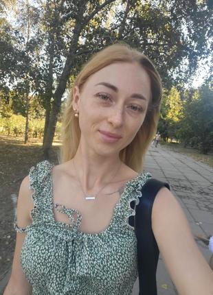 Літня легка сукня в зеленому кольорі