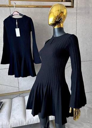 Черное короткое платье в стиле max mara