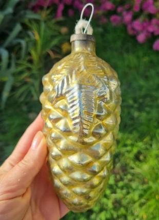 Рідкісна, крупна новорічна прикраса, довжина- 16 см.
середина хх століття. 
новорічна прикрасе шишка.