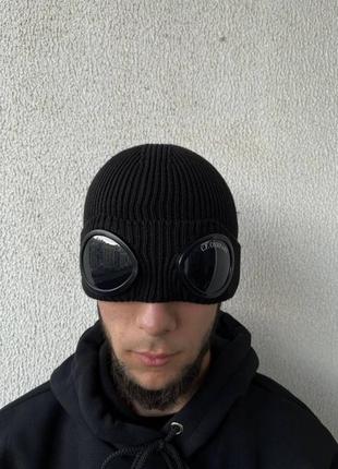 Шапка від c.p. company в чорному кольорі