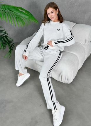 Костюм женский вязаный