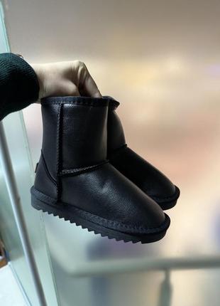 Детские ботинки угг черные зимние с мехом ugg мех / детские зимние угги с мехом черне