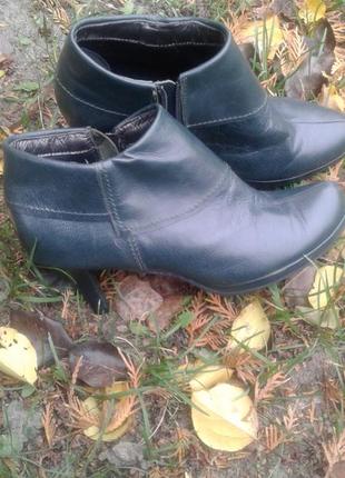 Кожаные ботиночки,ботильоны зеленого цвета 40размер