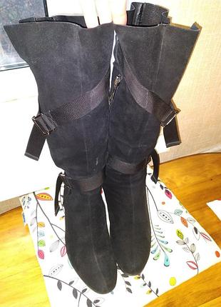 Крутезные замшевые сапожки