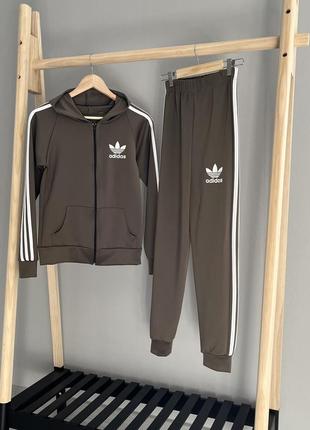 Спортивный костюм adidas