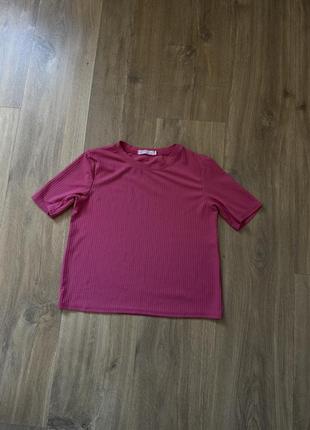 Стильная розовая короткая футболка размер xs в полоску в рубчик