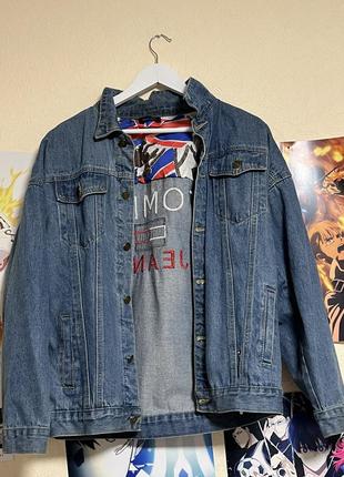 Джинсовая куртка от бренда tommy