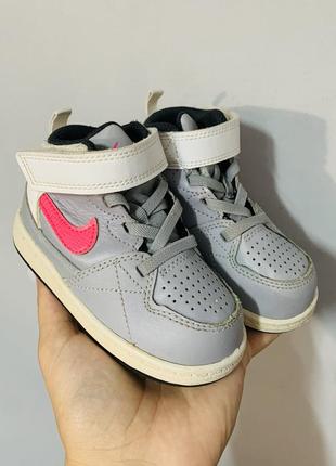 Стильные оригинальные кроссовки-хай топы от nike в 22 размере на липучке