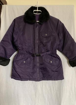 Фіолетова водовідштовхувальна куртка з вiддiлкою хутром (розмір 8/36-10/38)