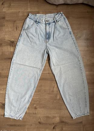 Голубые джинсы bershka