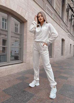 Жіночий костюм